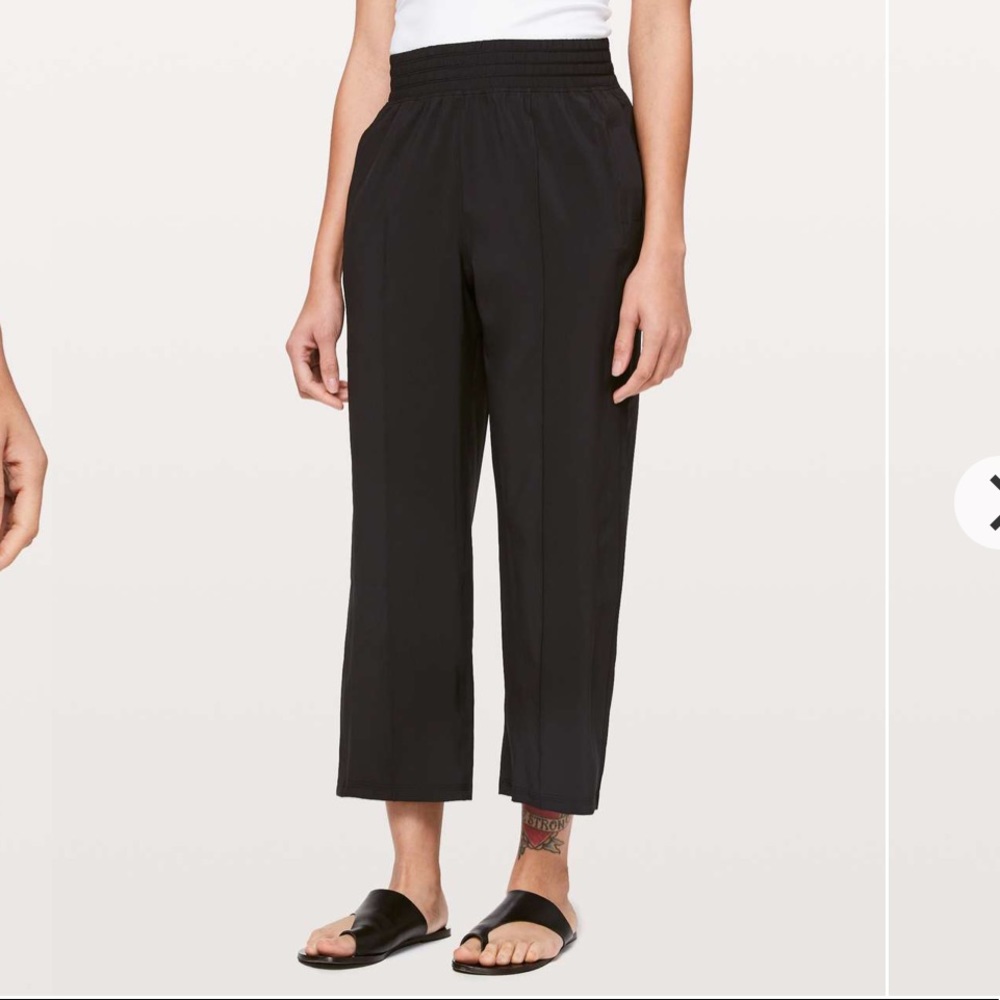 Lululemon wanderer crop black size 8 light weight flowy pants